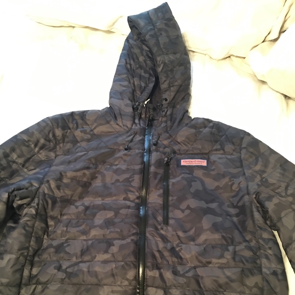 Vineyard vine camp bubble jacket